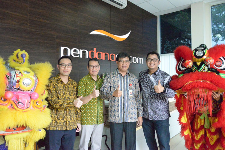 Dino Martin, at far right, joins Roy Liu, Hendrikus Passagi and Luhur Budijarso at a Pendanaan event, with lion-dance costumes on either side.