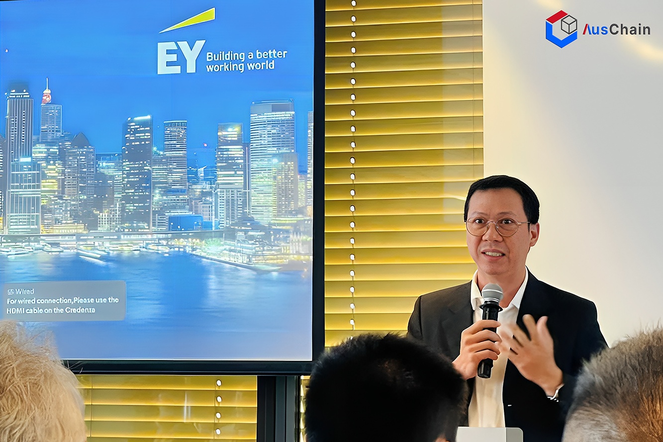 Do Van Long speaking with a microphone beside a presentation screen at the Vietnam-Australia Investment Forum in Sydney