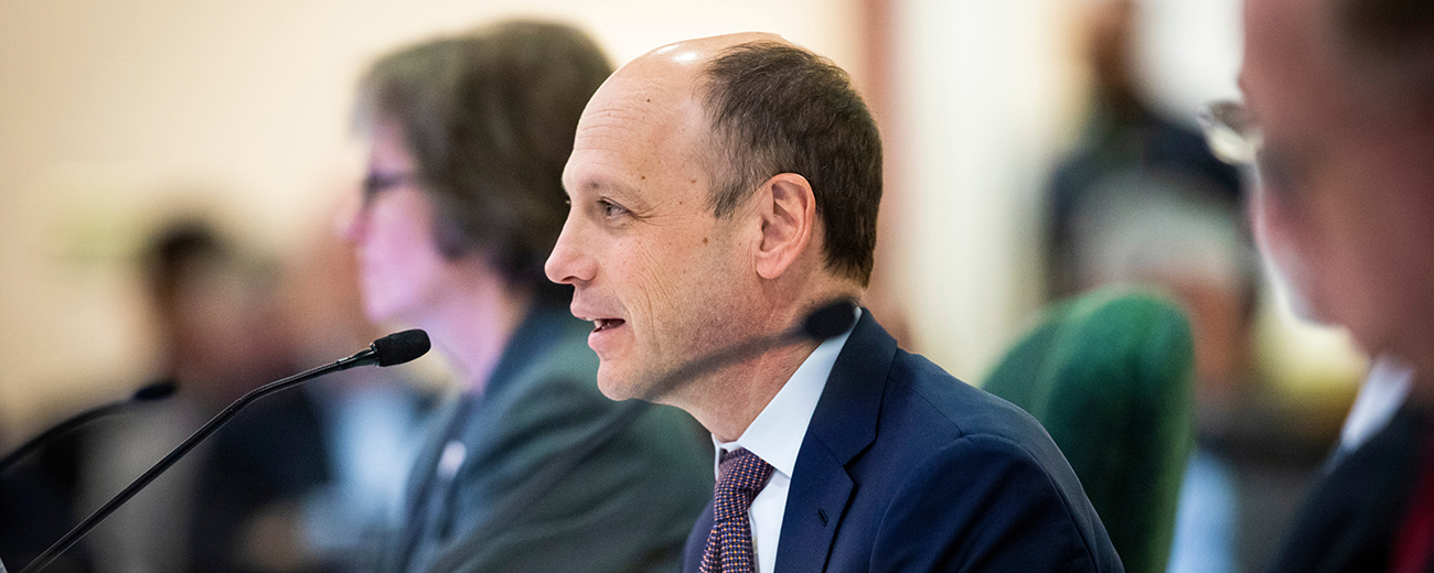 Don Edwards speaking into a microphone at the March 2019 University of Illinois Board of Trustees meeting