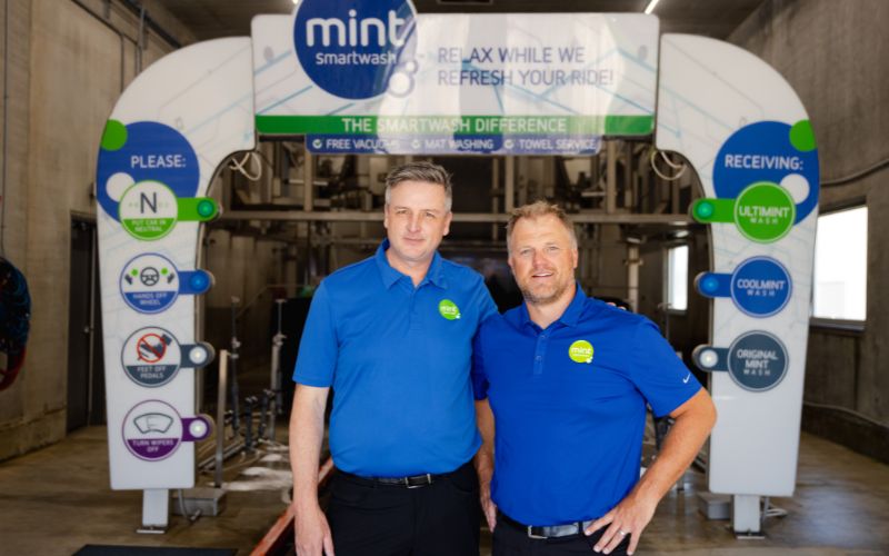 Two Mint Smartwash colleagues at the tunnel entrance