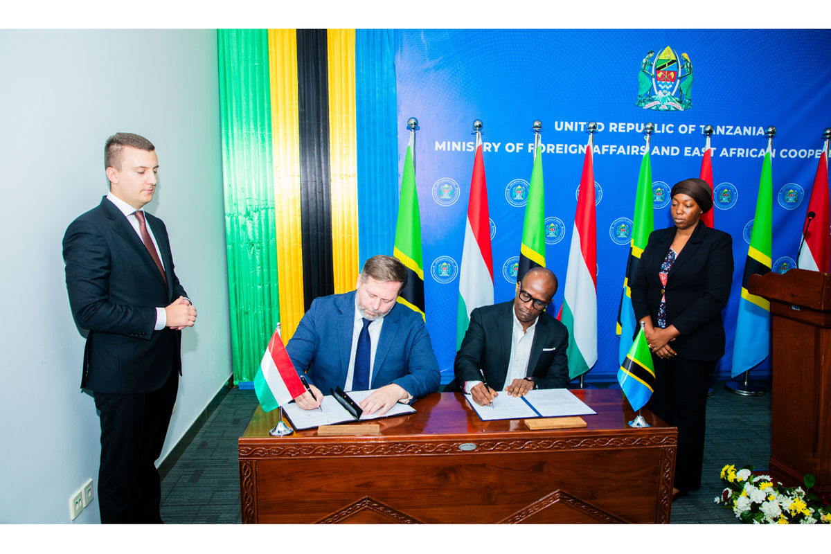 Edwin Bruno, second from right, and MeOut president Attila Sándor, second from left, sign a cooperation agreement in Tanzania.