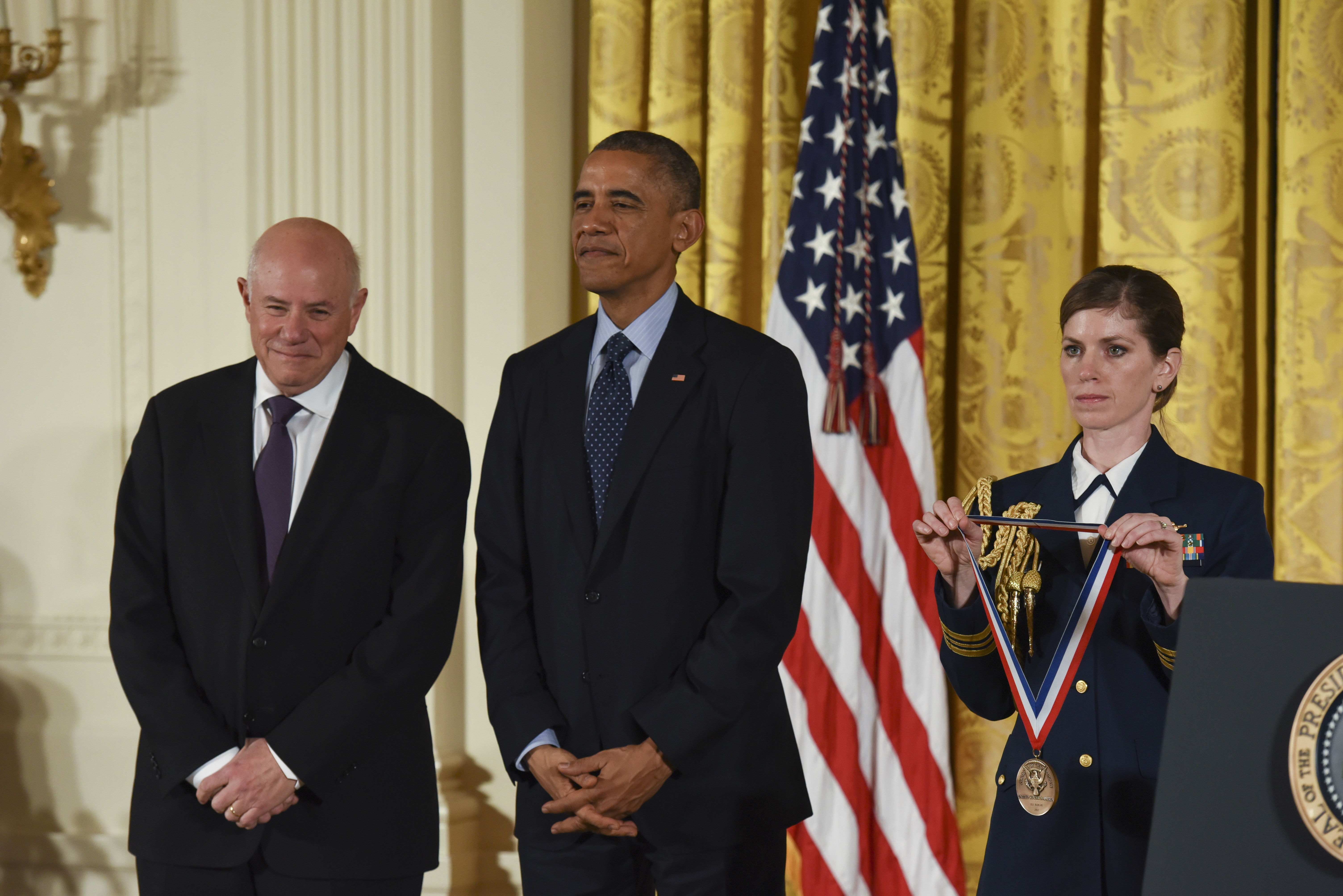 Eli Harari standing beside President Barack Obama at the 2014 National Medal of Technology and Innovation ceremony