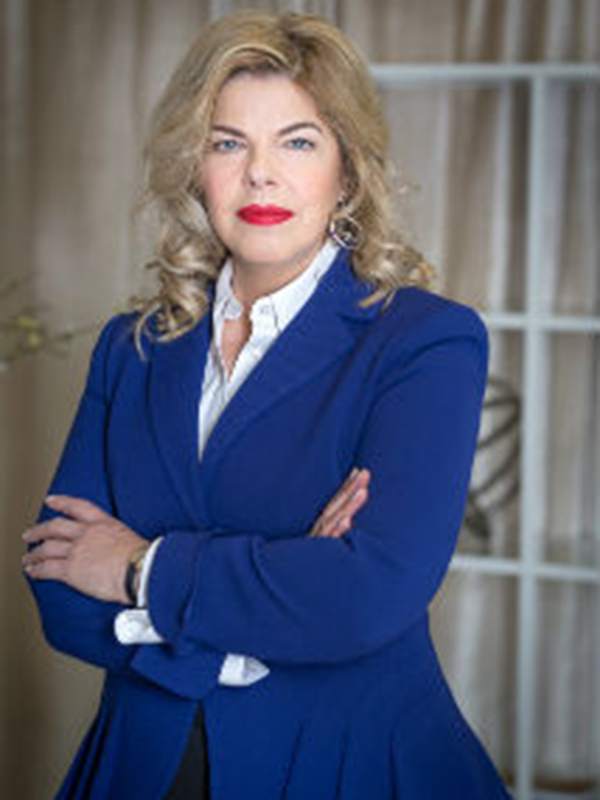 Elizabeth Pizzinato in a professional portrait