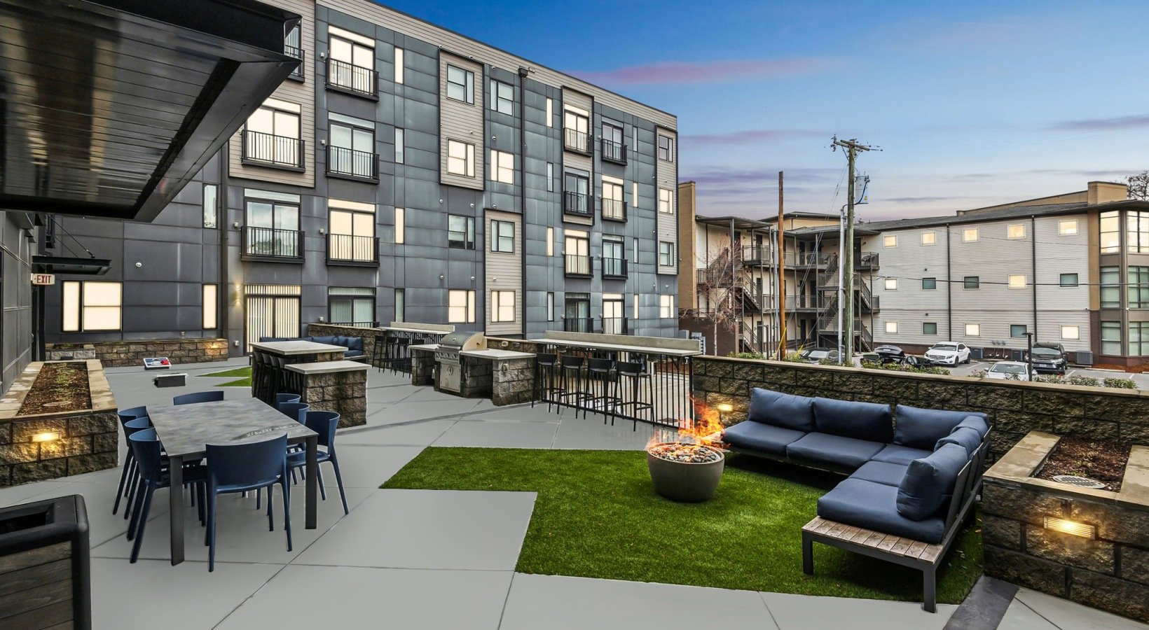 A landscaped communal courtyard at an Elmington residential property in Nashville