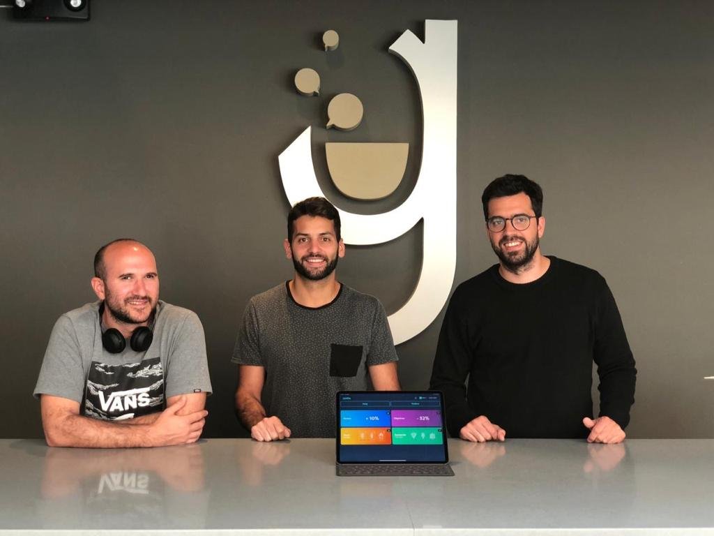 Emiliano Musalem, center, with two colleagues and a tablet displaying a business analytics dashboard