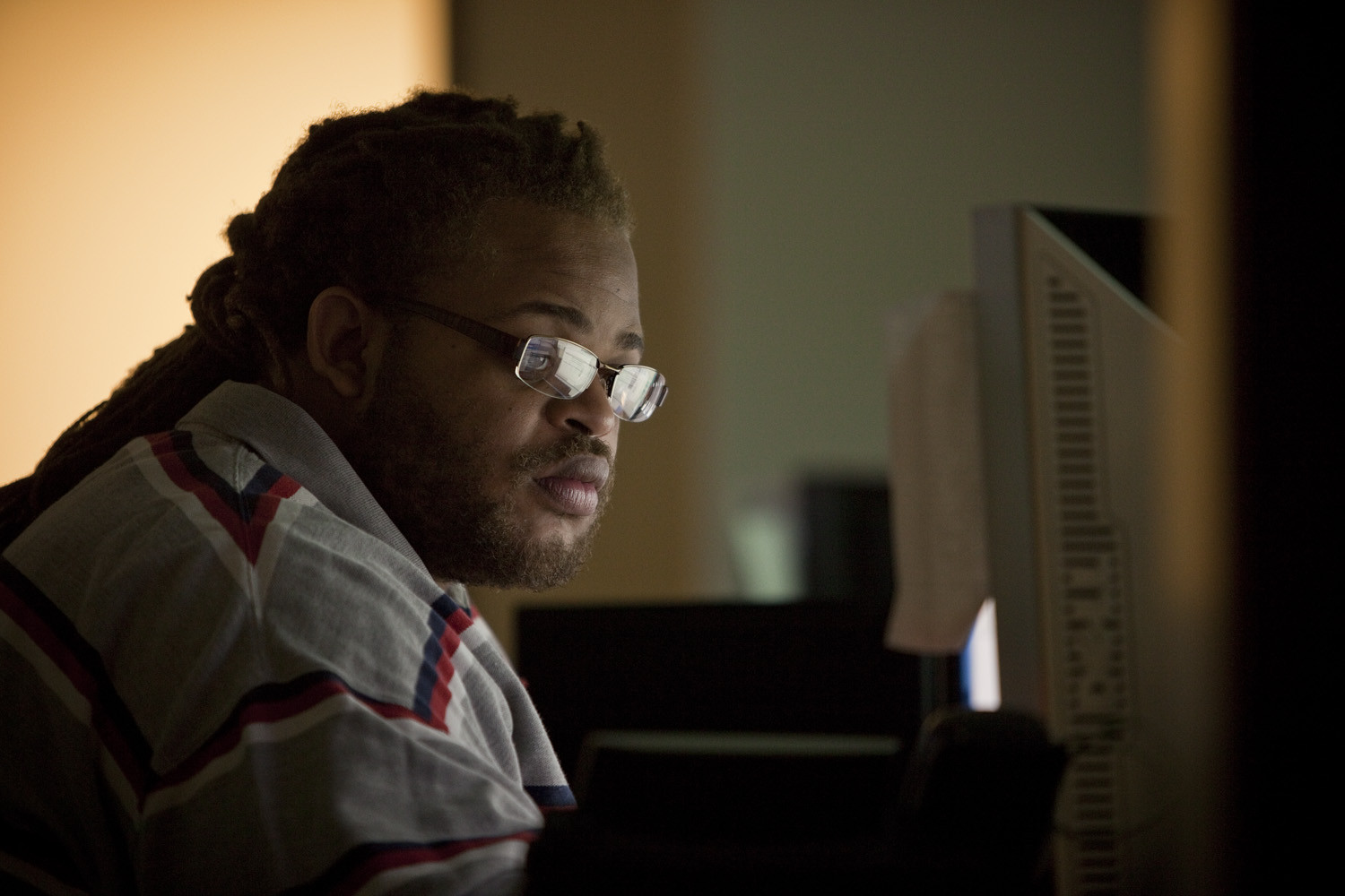 An EnerNOC network operations employee concentrating on a computer screen