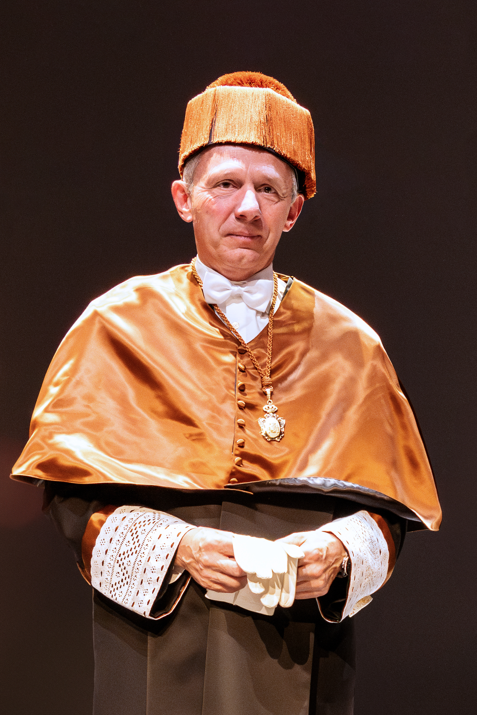 Enrique Lores in gold academic robes at his honorary doctorate ceremony in Valencia