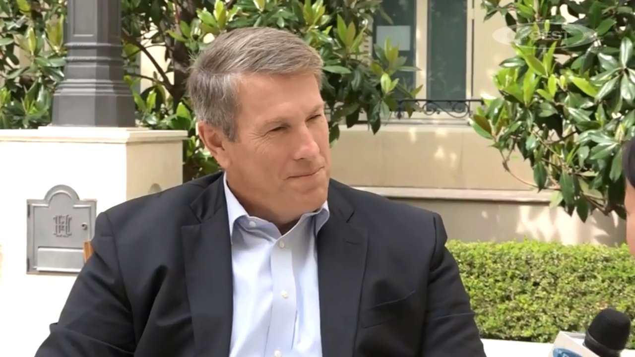 Eric Andersen seated outdoors during his September 2018 AM Best TV interview