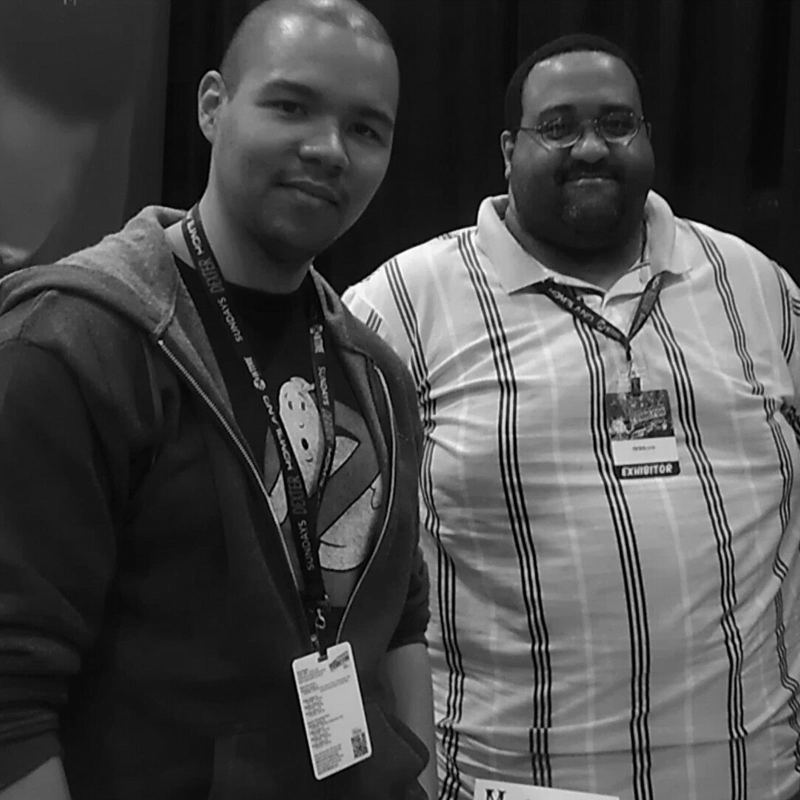 Two convention attendees posing together, from Inbeon’s New York gallery