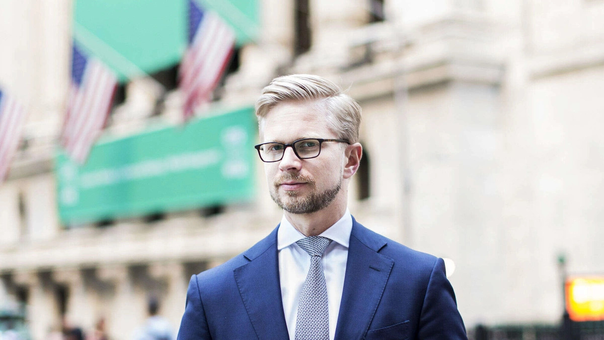 Erkko Etula in a suit outside a financial building in New York