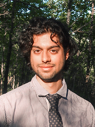 Eshan Dosani outdoors during his time at the University of Chicago