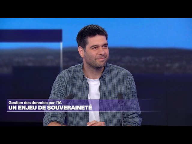 Etienne Bernard speaking in the France 24 studio about AI and data sovereignty
