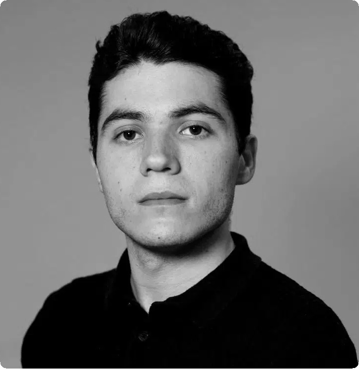 Black-and-white portrait of EU-Startups editor and podcast host David Cendon Garcia