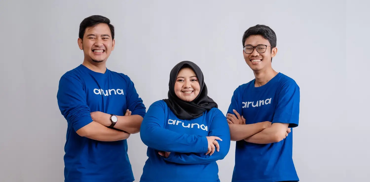 Aruna co-founders Indraka Fadhlillah, Utari Octavianty and Farid Naufal Aslam smiling in blue company shirts