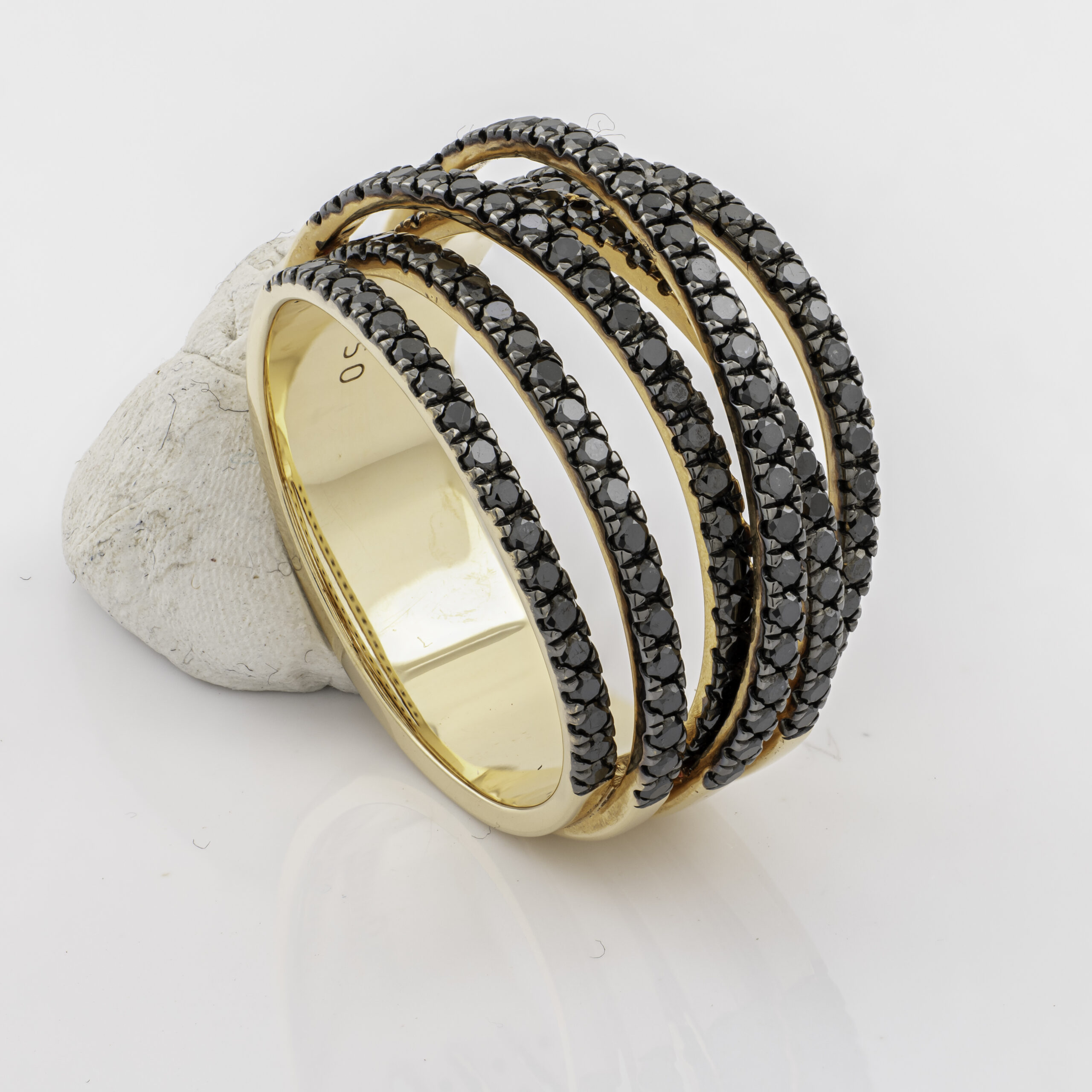 Ring before retouching in Fast Clipping Path’s portfolio