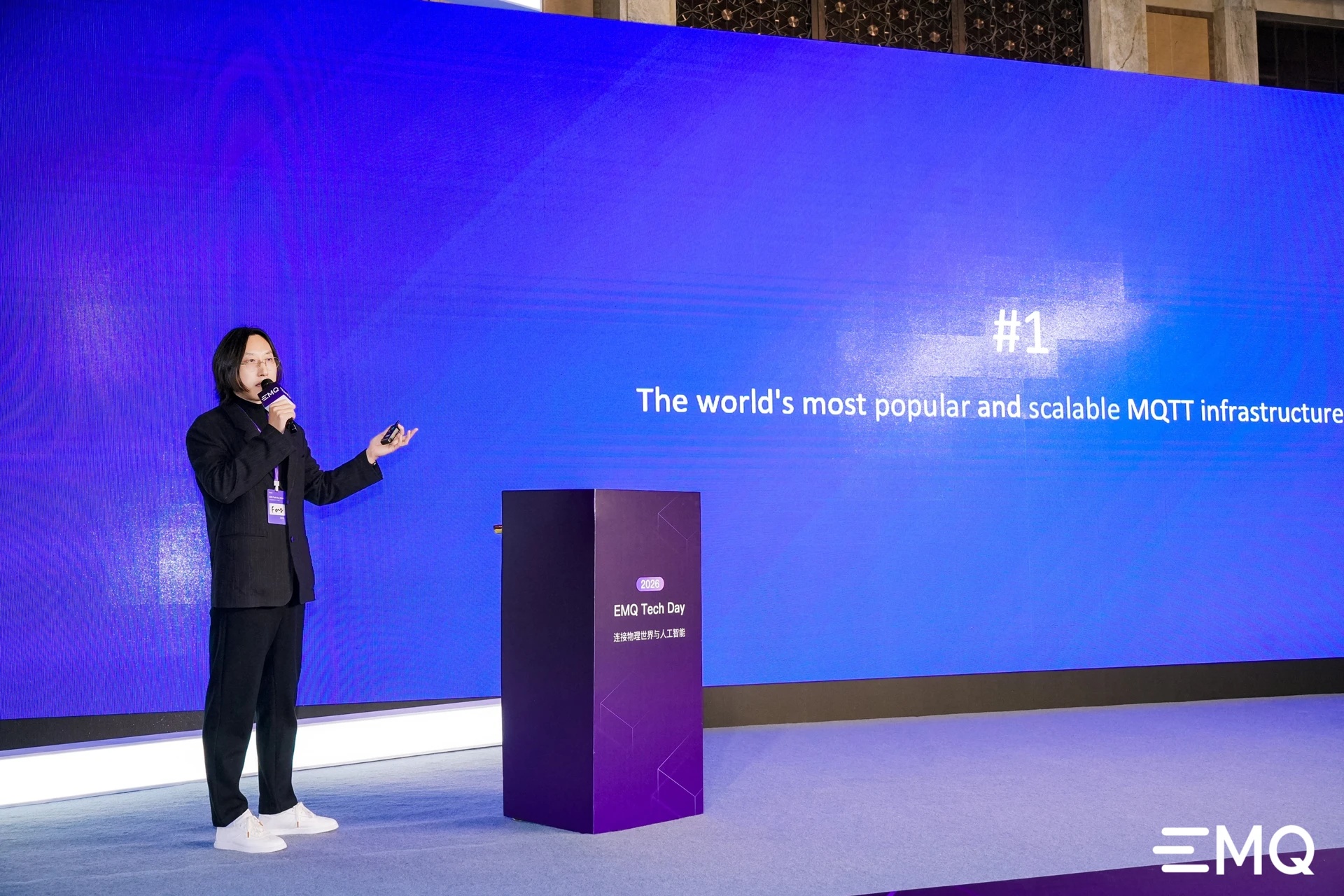 Feng Lee speaking onstage at EMQ Tech Day 2026 in Hangzhou