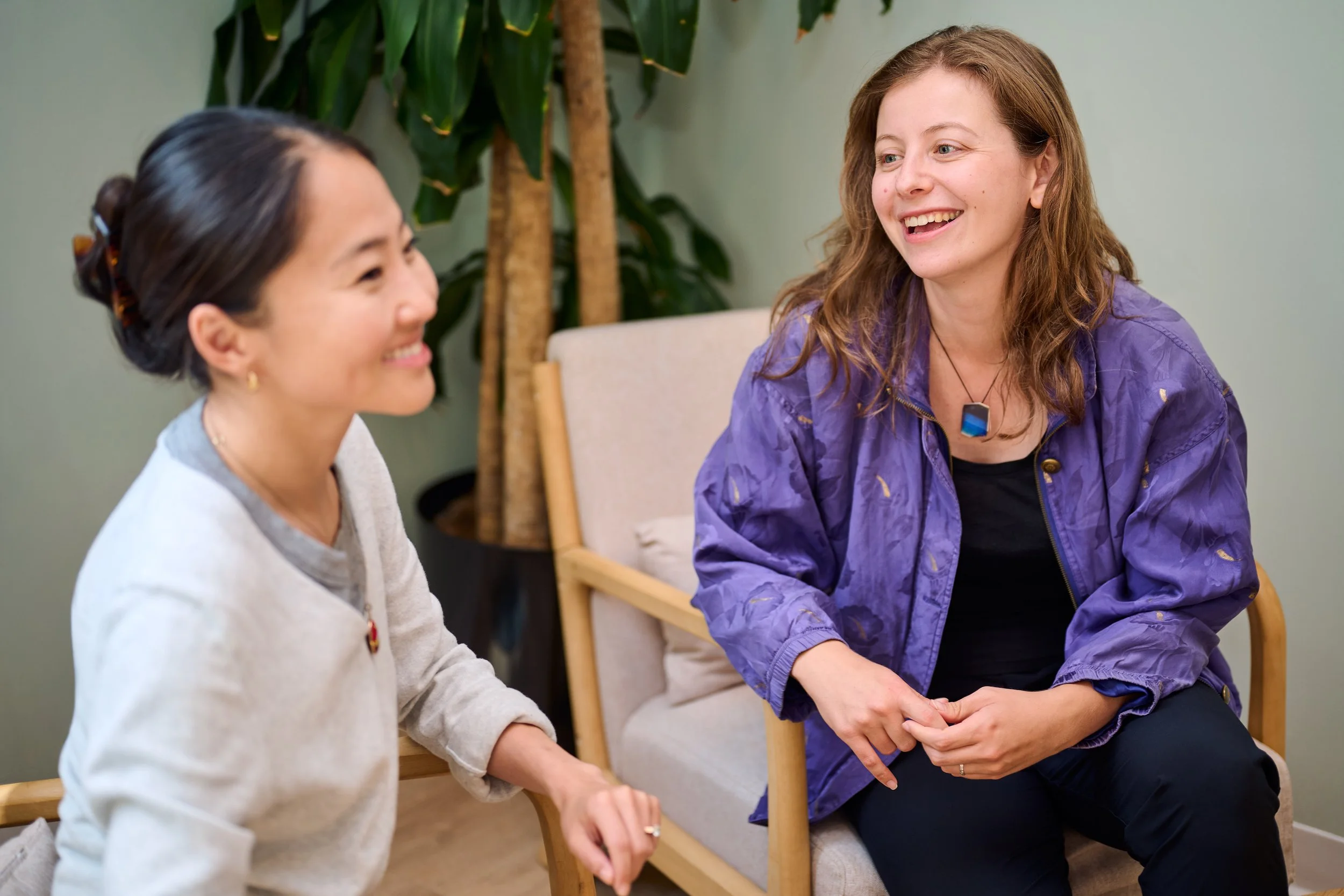 Two people talking together in a company photograph published by Folia Health