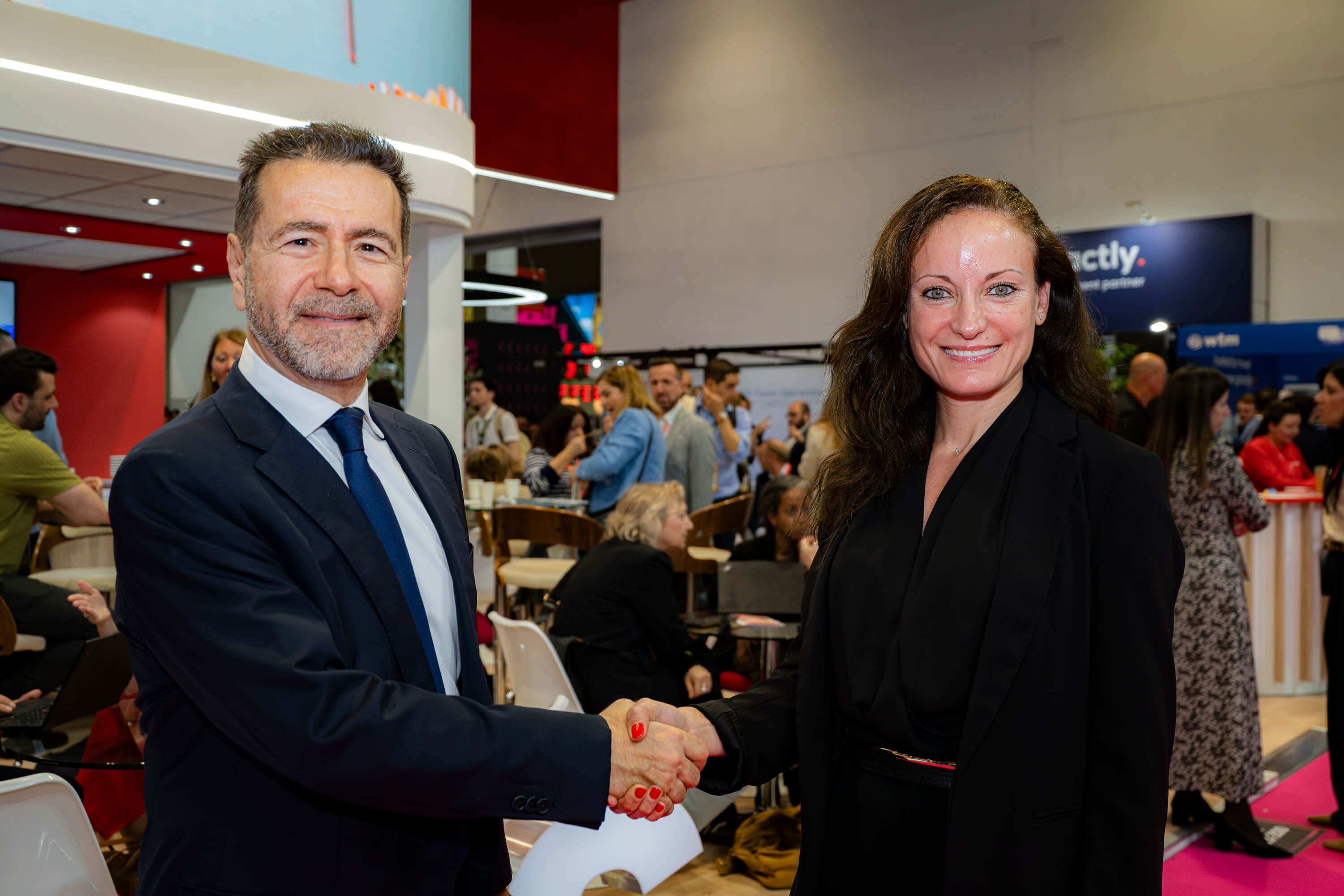 Fornova chairman and CEO David Samuel with WebBeds executive Noemi Gómez at their partnership announcement