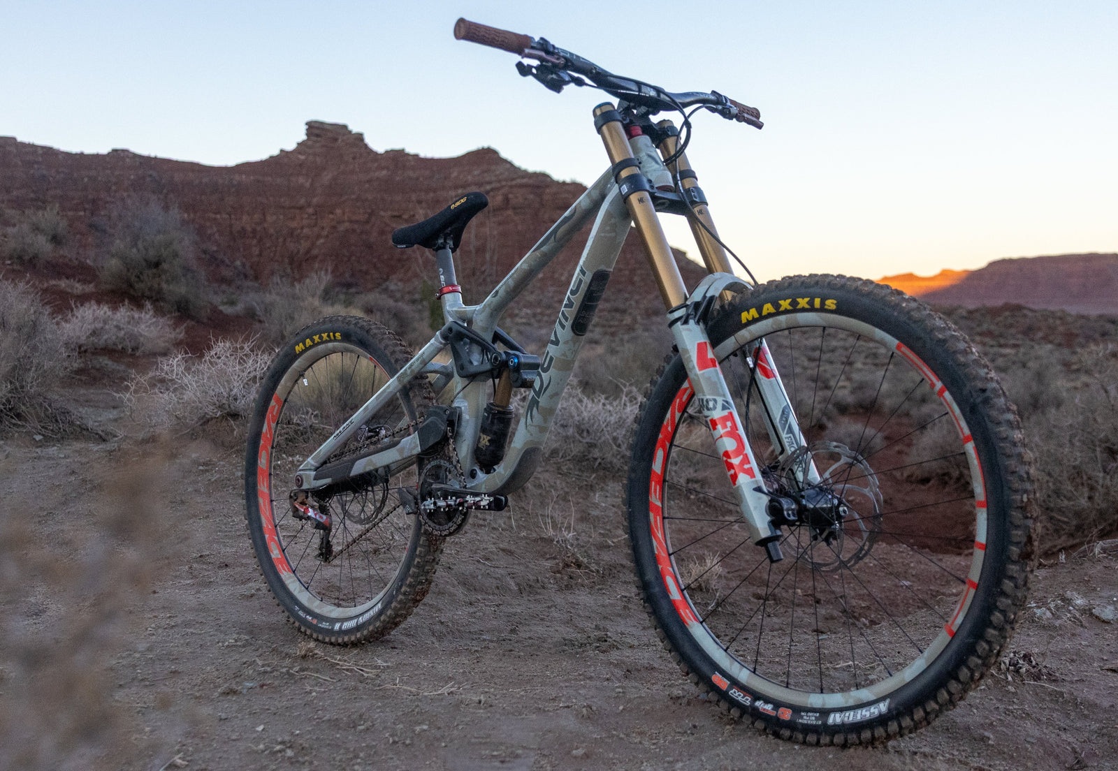 Mountain bike with gold FOX suspension forks standing on a rocky desert trail