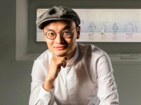 Frank Wang seated in conversation at the Hong Kong University of Science and Technology