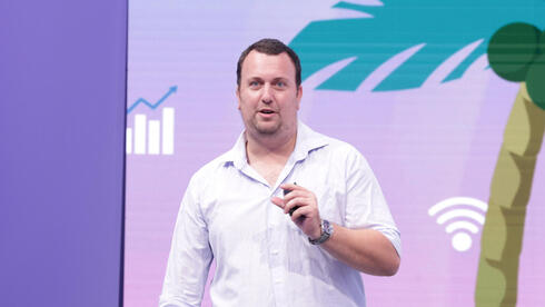 Gaby Diamant presenting BridgeWise at the Tech and Invest Miami 2024 conference