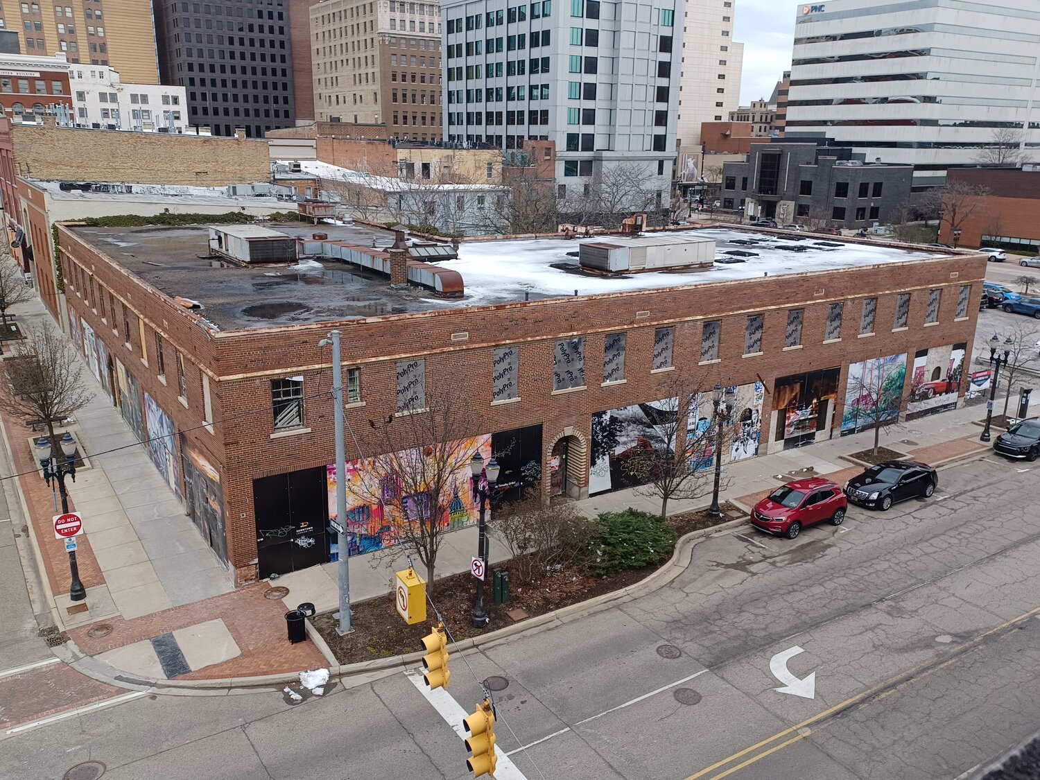 The low brick Walter Neller Building, with murals and visible deterioration, photographed before demolition