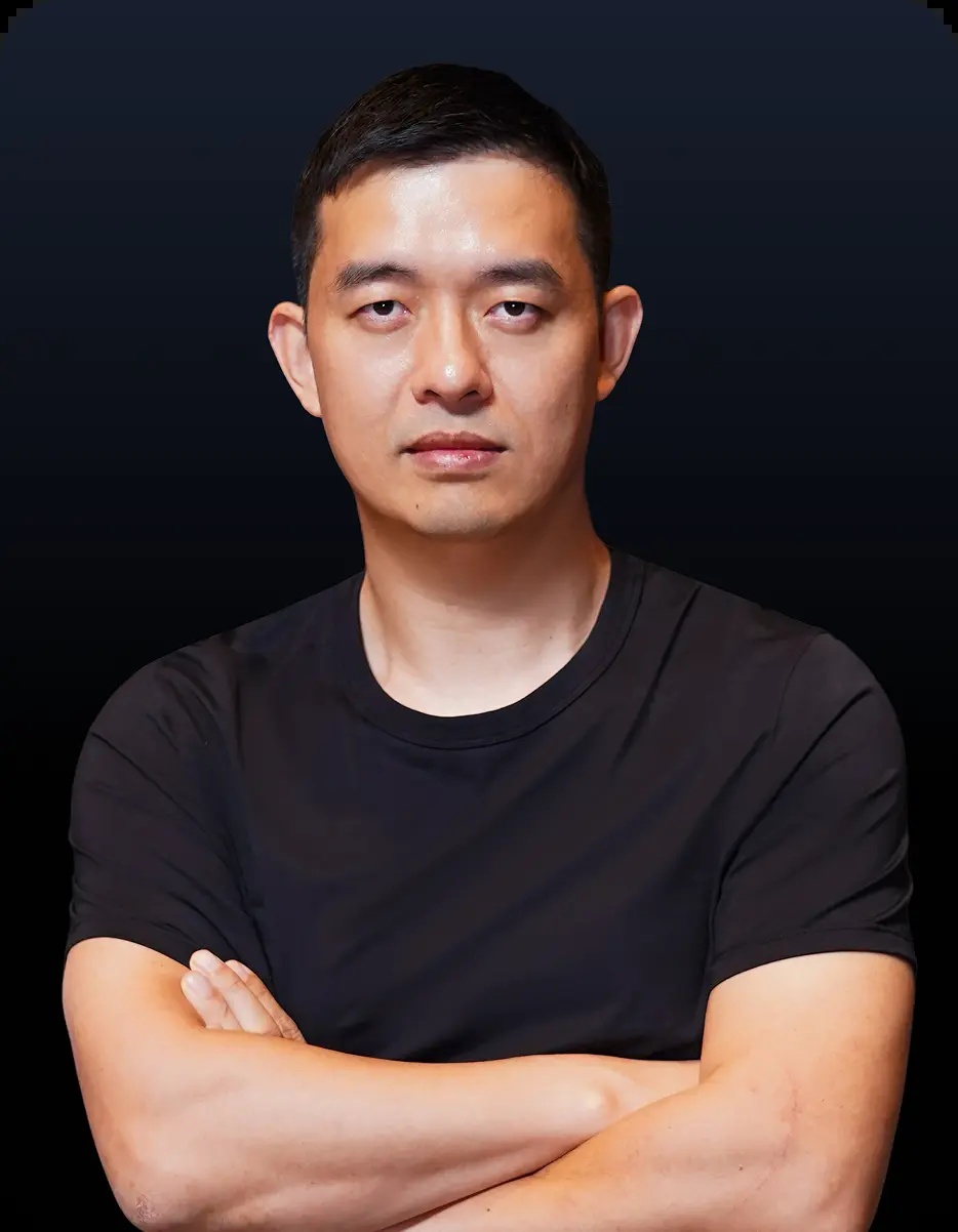 Gate founder and CEO Dr. Lin Han, wearing a black T-shirt with his arms folded