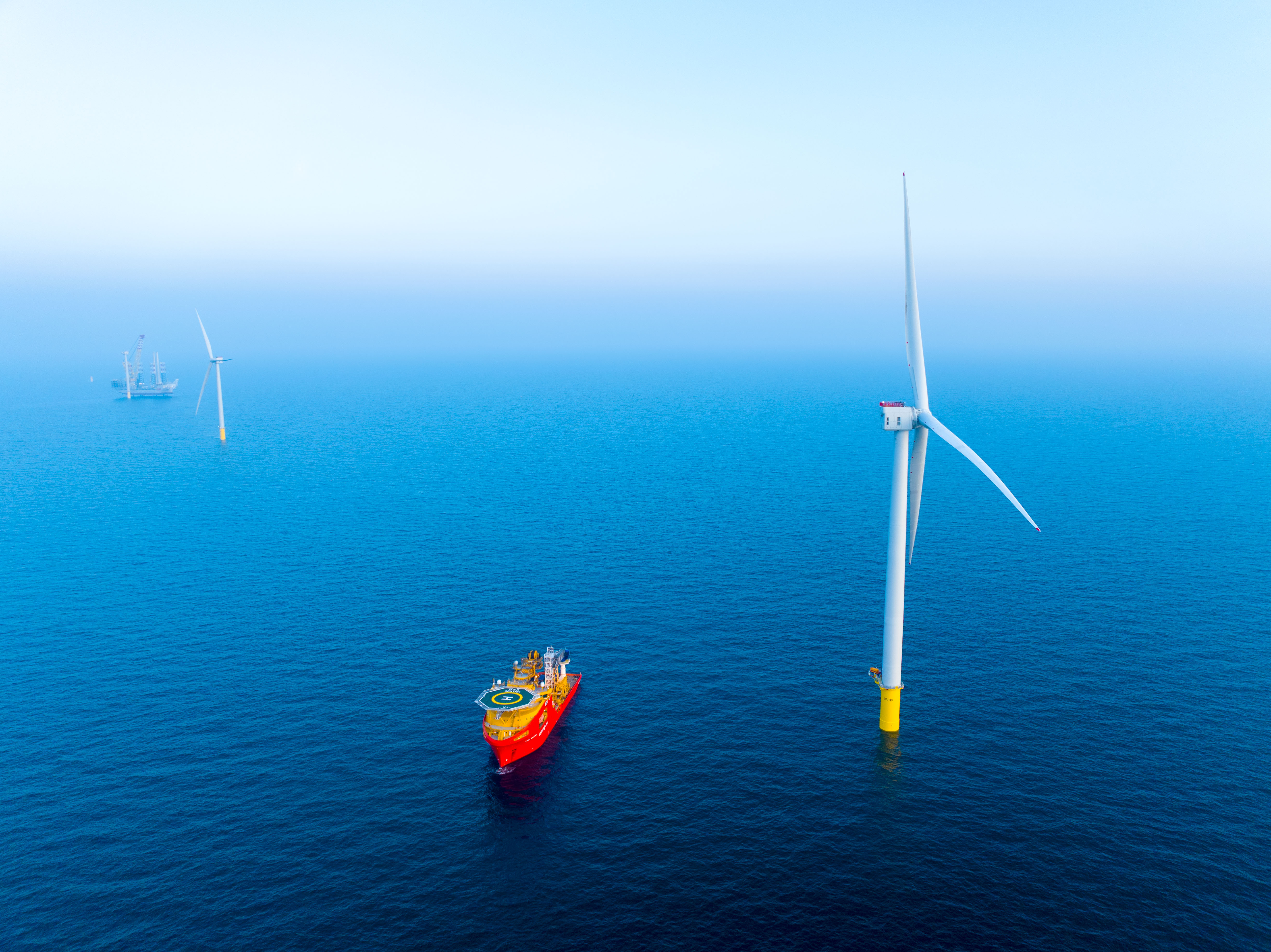 Offshore wind turbine installation at Dogger Bank
