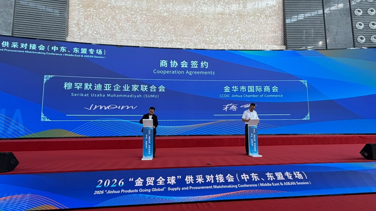 Participants at the SUMU and Jinhua international chamber cooperation signing in China