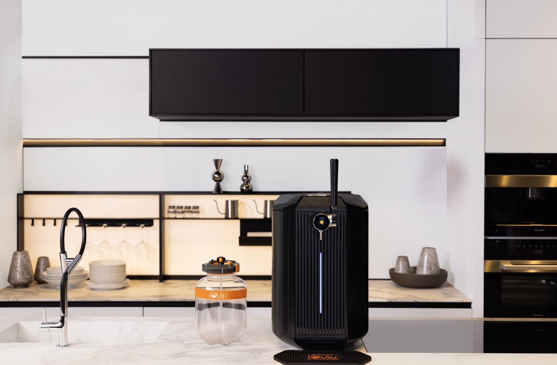 iGulu F1 home brewing equipment in a GiGadgets review photograph
