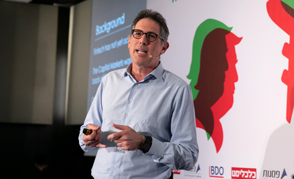 Gil Mandelzis speaking onstage at Calcalist’s Capital Markets conference in Tel Aviv in July 2019