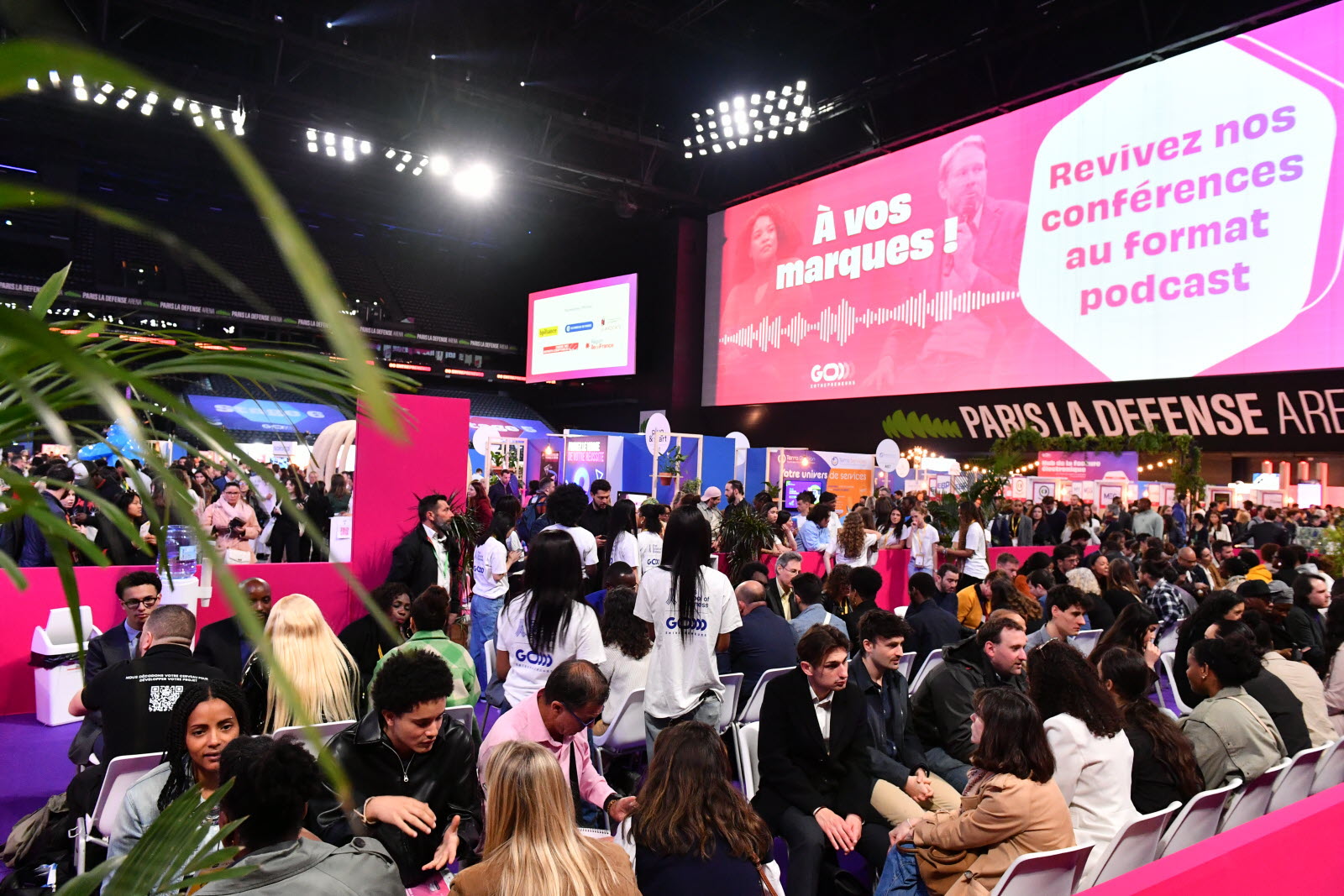 Visitors sitting face to face in a busy networking area at GO Entrepreneurs Paris 2025
