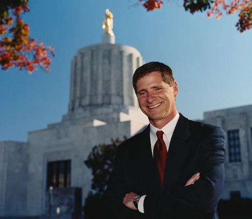 Gregg Kantor standing outside Oregon’s state capitol in Salem