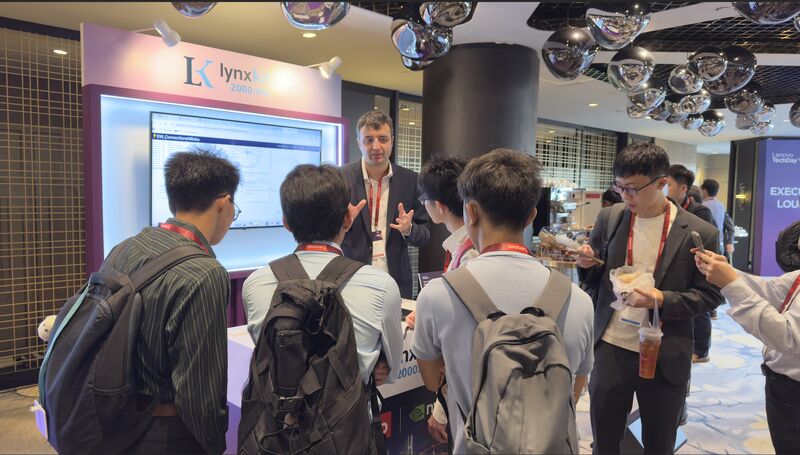 Gyorgy Lajtai explaining LynxKite to visitors beside a demonstration screen at Lenovo TechDay 2026