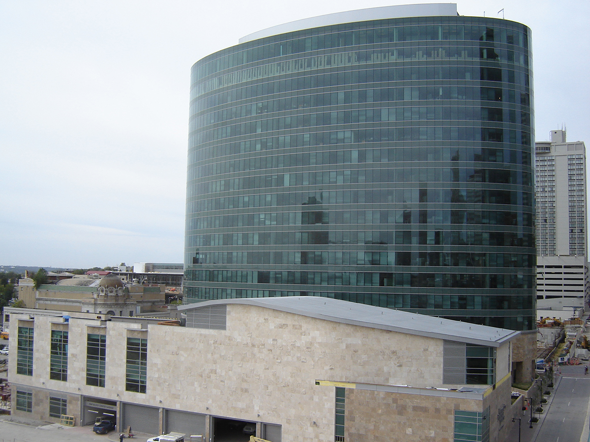 Curved glass exterior of H&R Block’s world headquarters in Kansas City