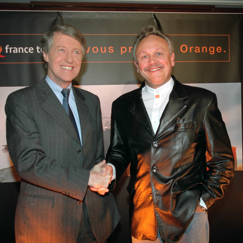 France Télécom’s Michel Bon shaking hands with Hans Snook