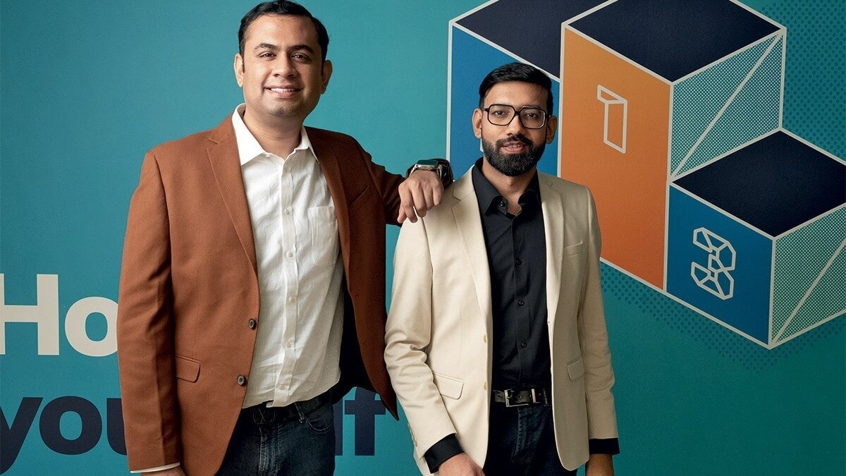 Harshil Mathur, left, with Razorpay co-founder Shashank Kumar