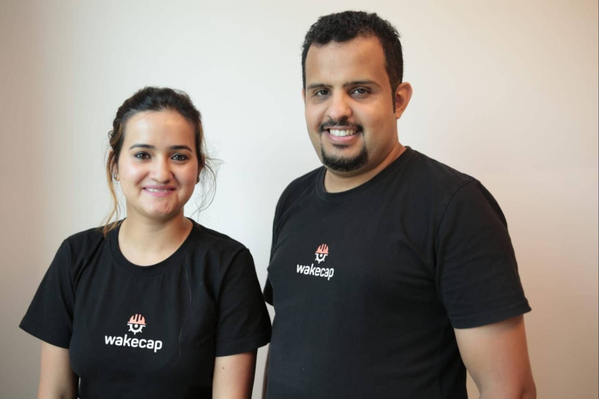 WakeCap co-founders Ishita Sood on the left and Hassan Albalawi on the right, wearing company T-shirts