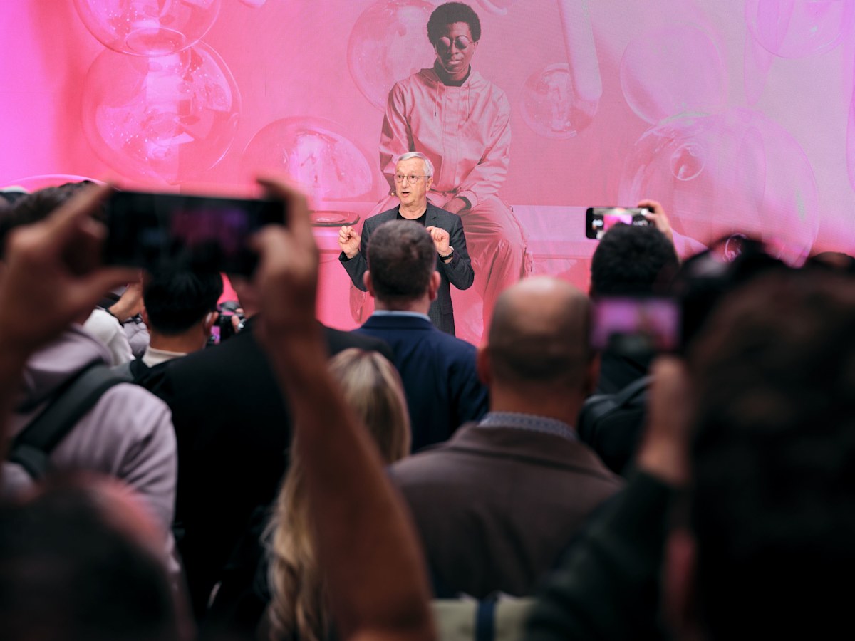 HMD co-founder Jean-François Baril speaking on stage at Mobile World Congress