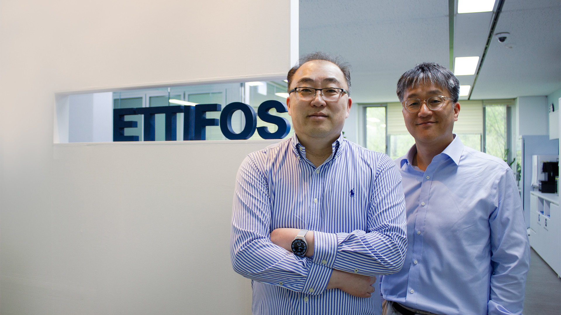 Hojun Kim and Ettifos COO Kangmin Lee standing in the company office