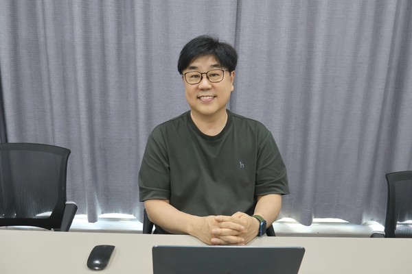 Hoon Paek seated at a meeting table during an EdgeCross interview