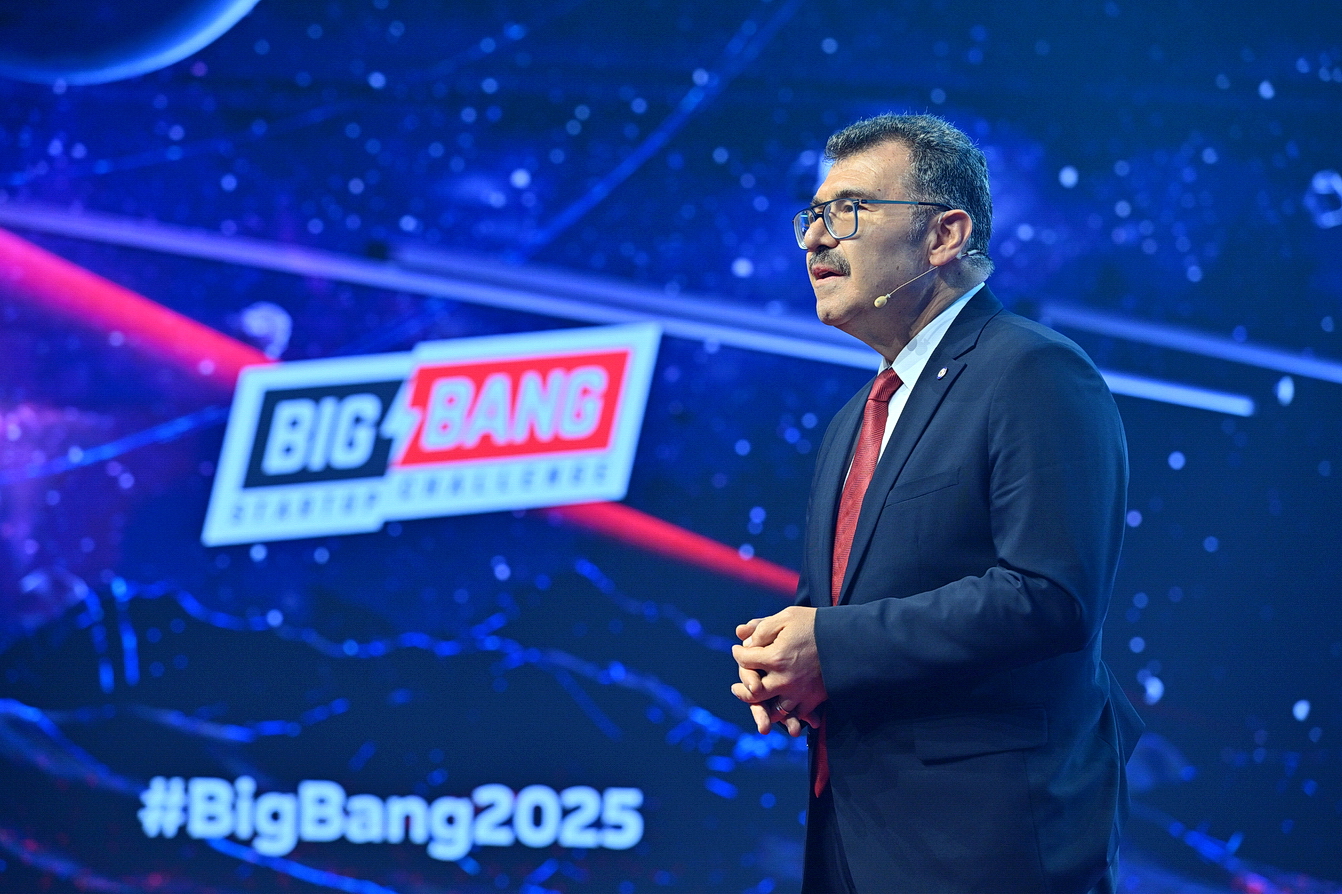A presenter addressing the audience at Big Bang Startup Challenge 2025