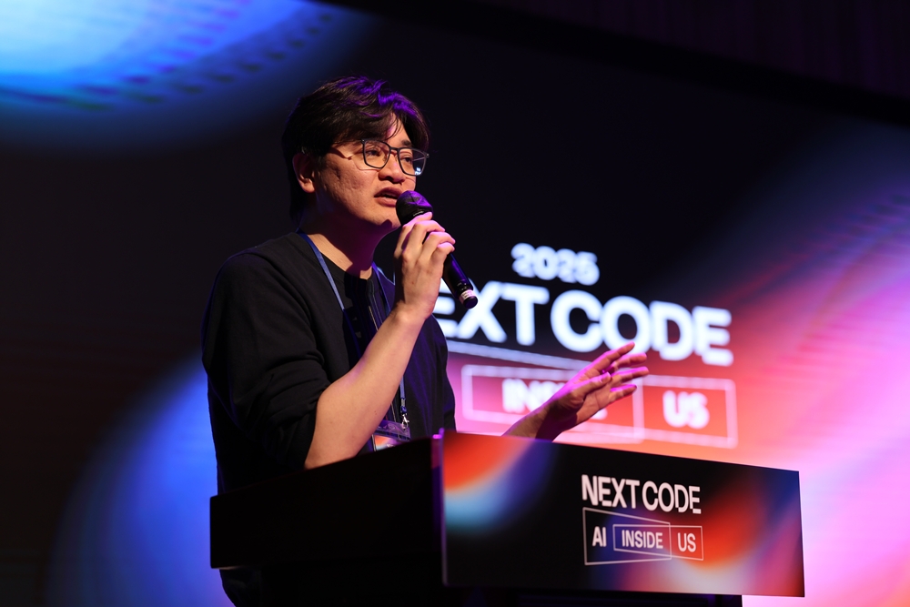 Ilhwan Yoon speaking into a microphone at Bagelcode’s 2025 NEXT CODE event