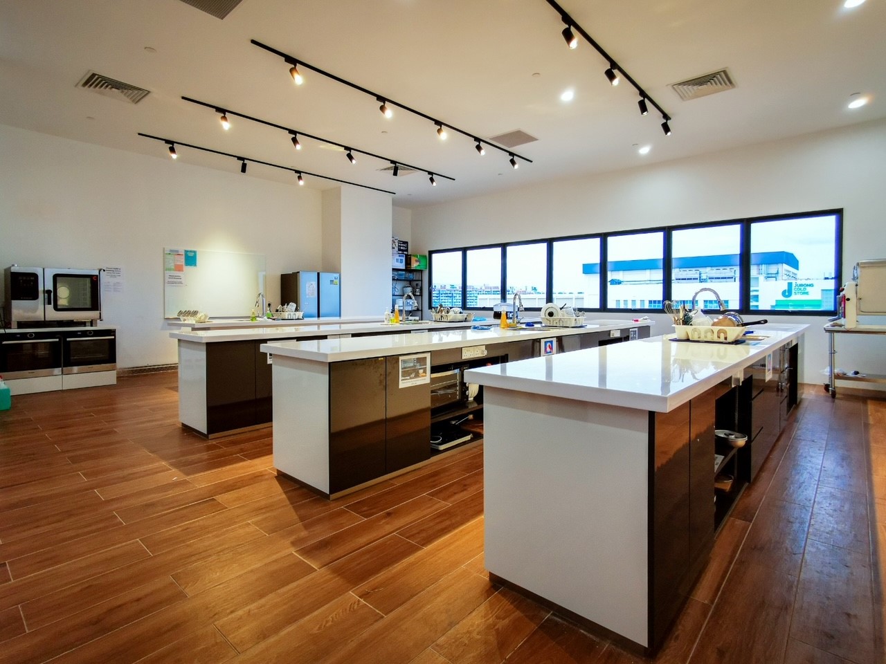 Shared kitchen with long preparation counters, sinks and ovens at Innovate360