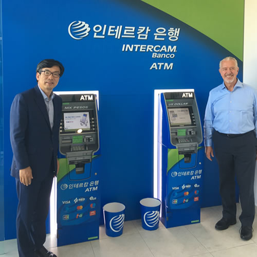 Ambassador Suh Jeong-in and Intercam founder Eduardo García Lecuona beside two Korean-language ATMs