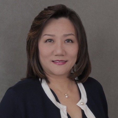 Professional portrait of Isabella Mark