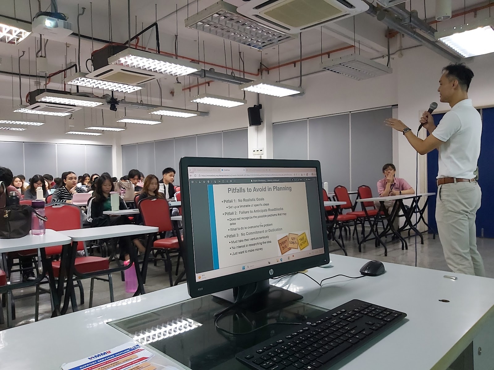 JeeShen Lee speaking to students in a Multimedia University classroom