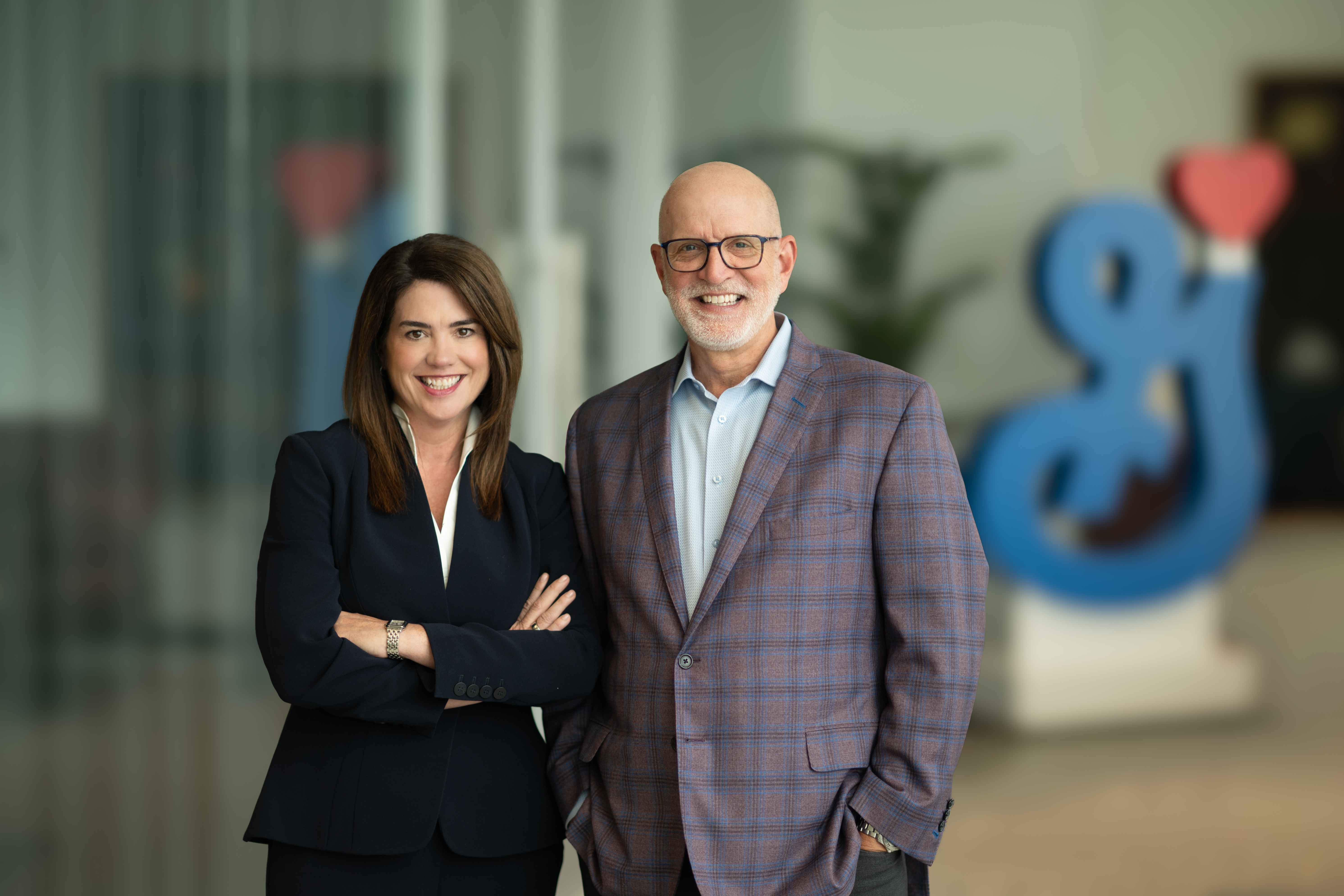Dana McNabb and Jeff Harmening together in General Mills’ official succession photograph