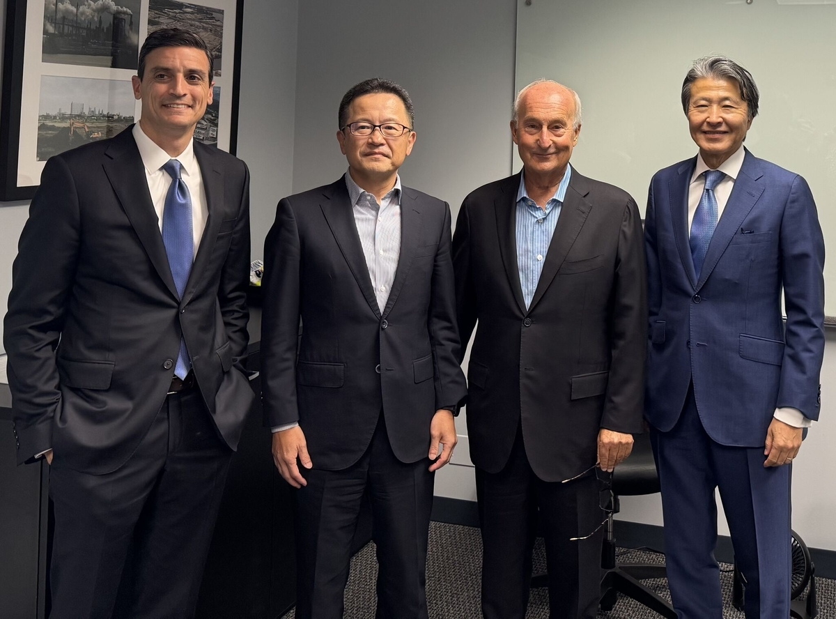 Jeff Abrams, Hidetake Takahashi, Jeffrey Hecktman and Terry Suzuki standing together at Hilco