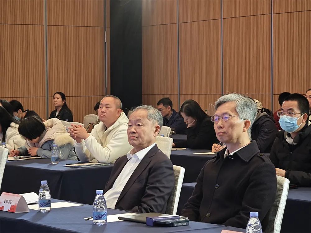 Jiang Ming on the left with Jerry Zhang on the right at the retail convention